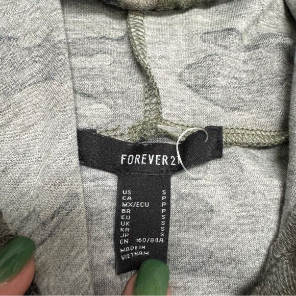 Forever 21 Camo Cropped Hoodie Size Small - Picture 3 of 6